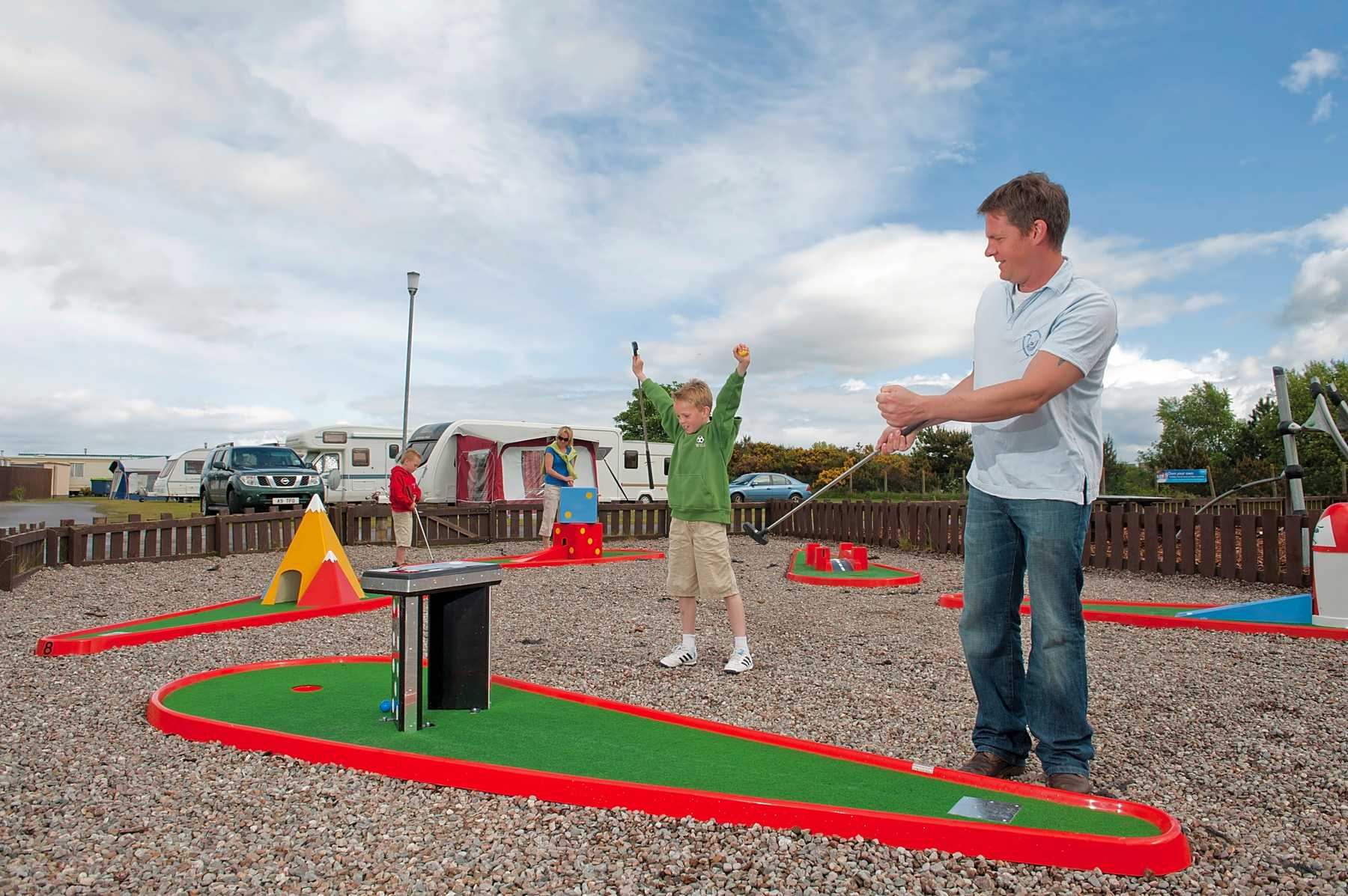 nairn-lochloy-holiday-park-crazy-golf image Kids CHeering Domino